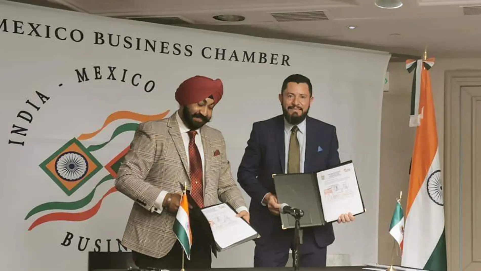 02 COBIAN 1 MATAMOROS Y LA INDIA SIGNAN ACUERDO COMERCIAL